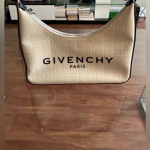 Givenchy purse, 100% authentic and in great condition.
